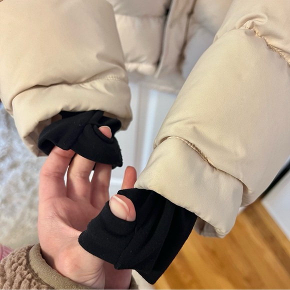 Aritzia Tna THE SUPER PUFF - cliMATTE - in Matte Pearl - Picture 10 of 15